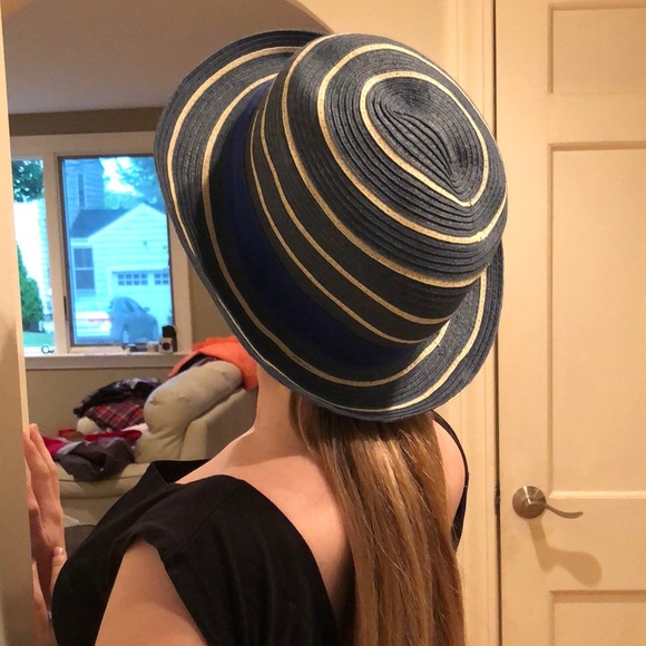 GAP M/L blue and cream striped hat - Picture 2 of 2